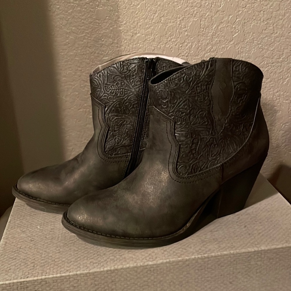 Maurices Janae pewter booties